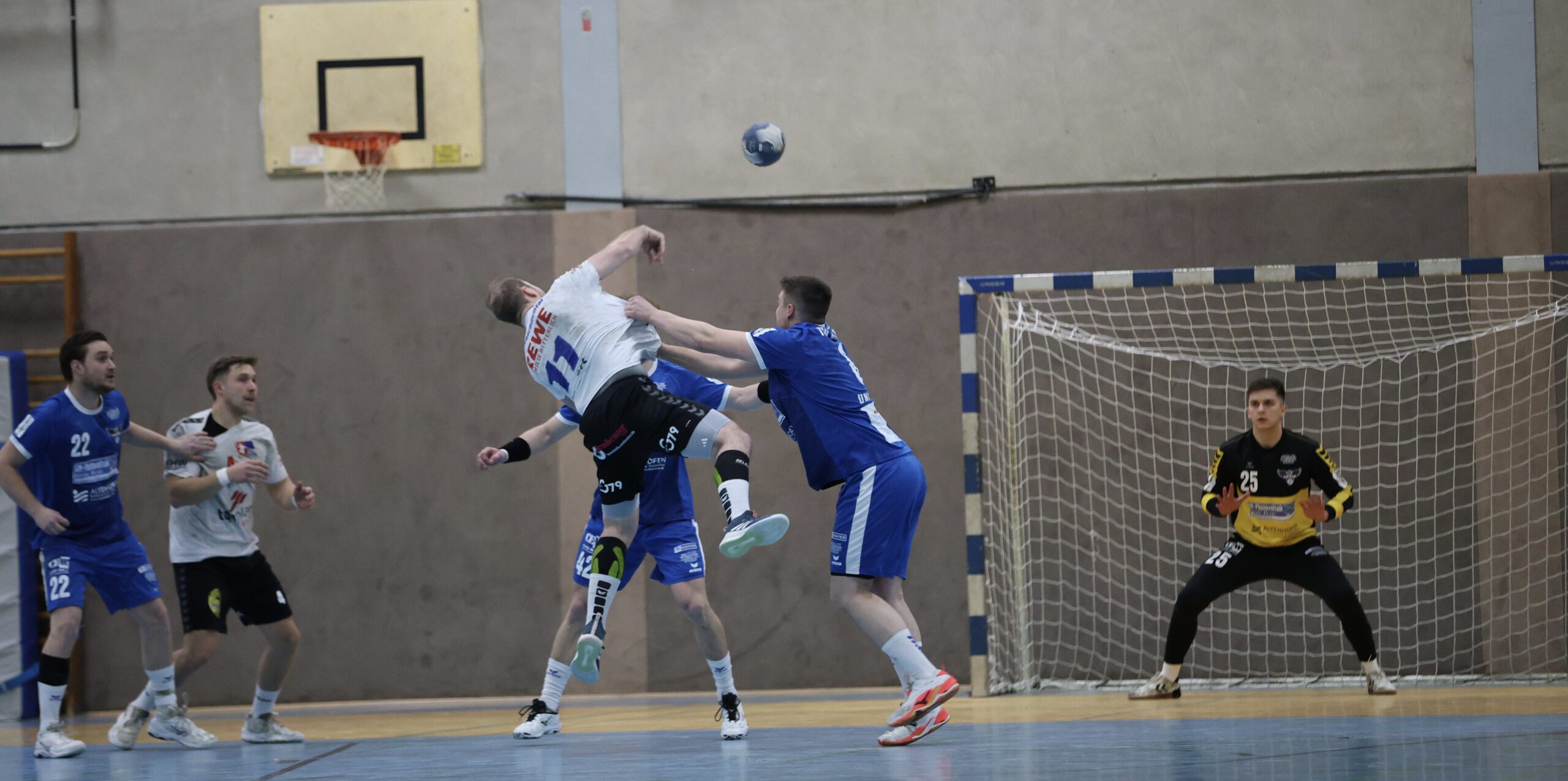 Falken zeigen Stärke in der 2. Halbzeit, lassen aber Heimsieg liegen