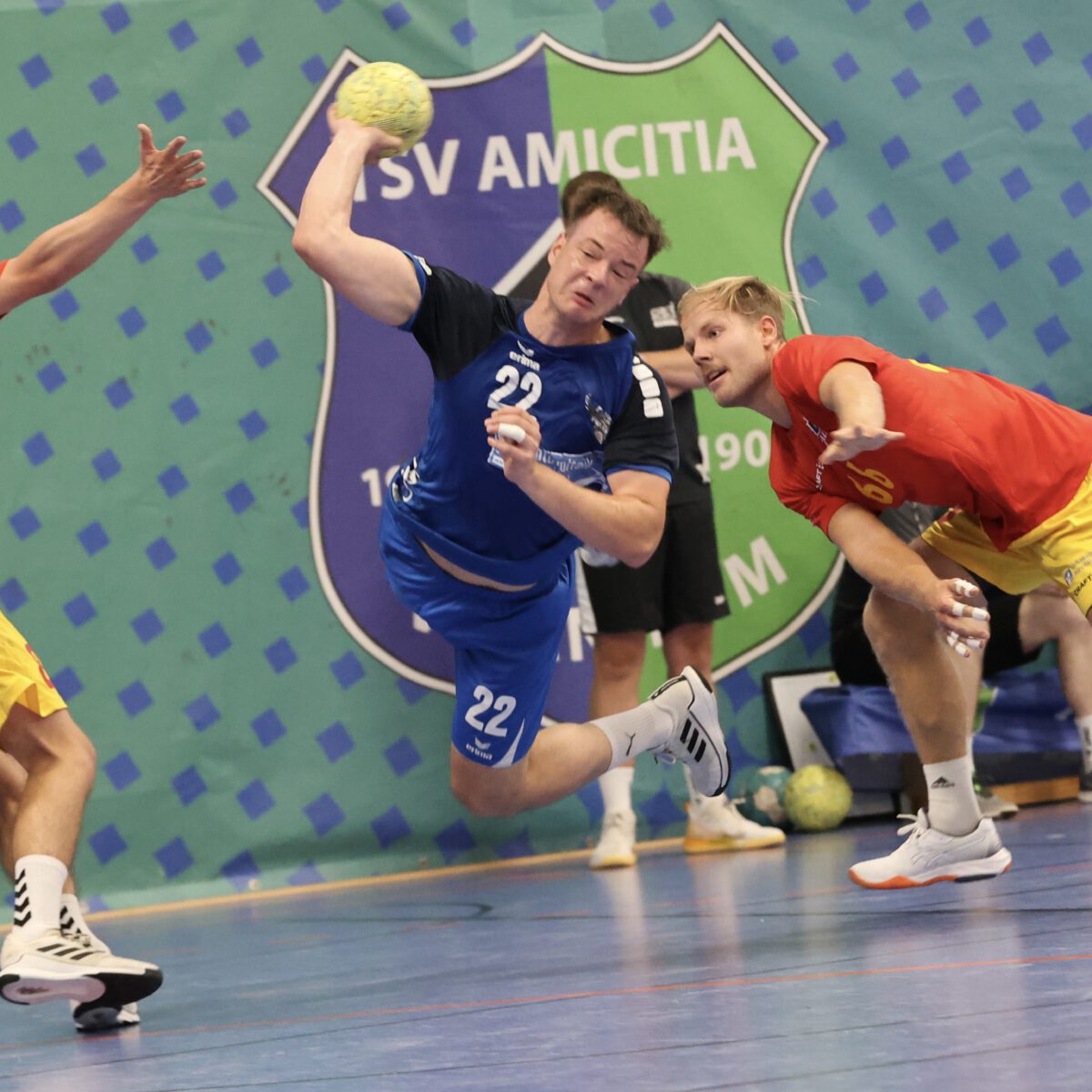 Mit Leidenschaft ins kleine Finale – Falken überzeugen beim Osada-Cup