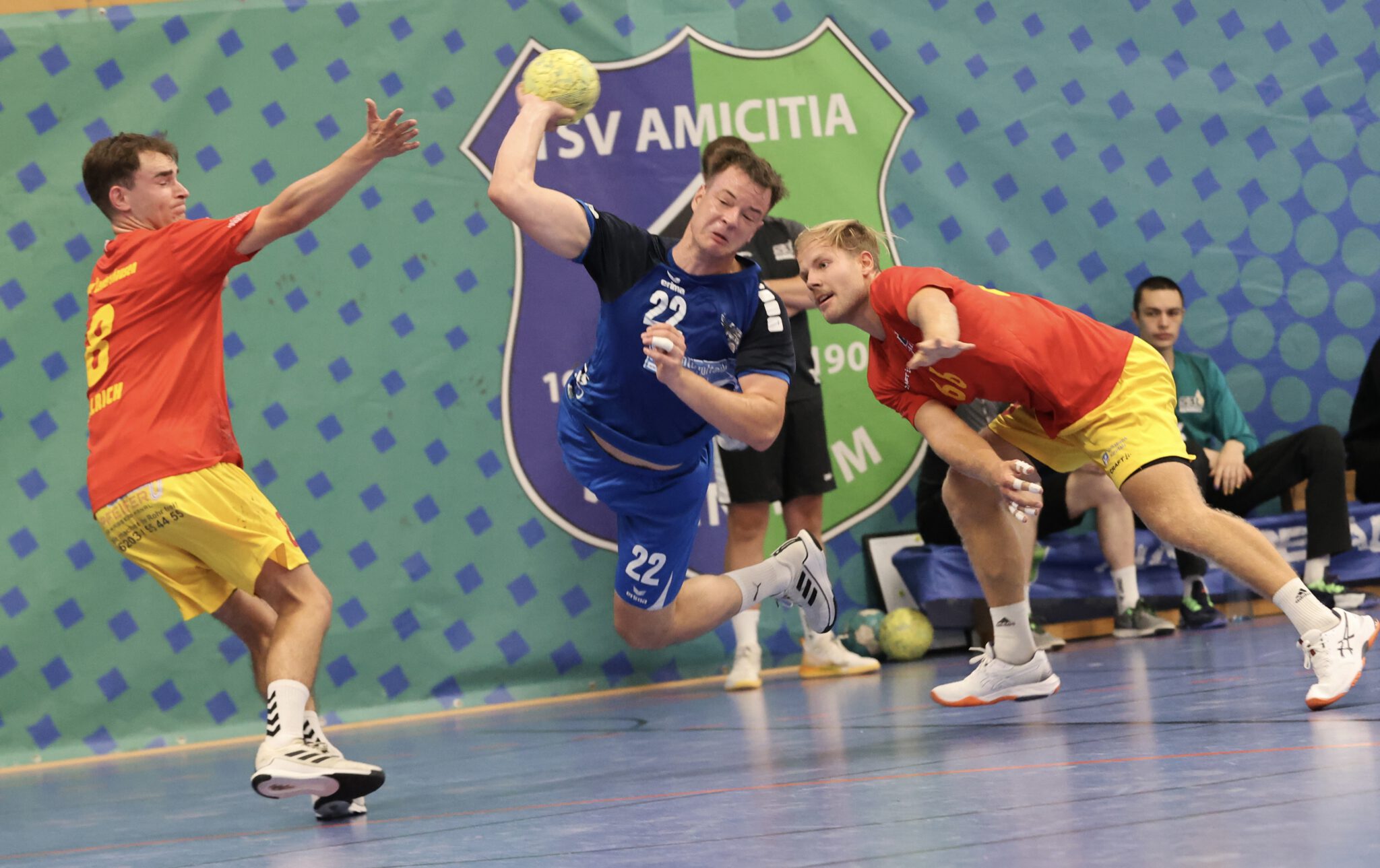 Mit Leidenschaft ins kleine Finale – Falken überzeugen beim Osada-Cup